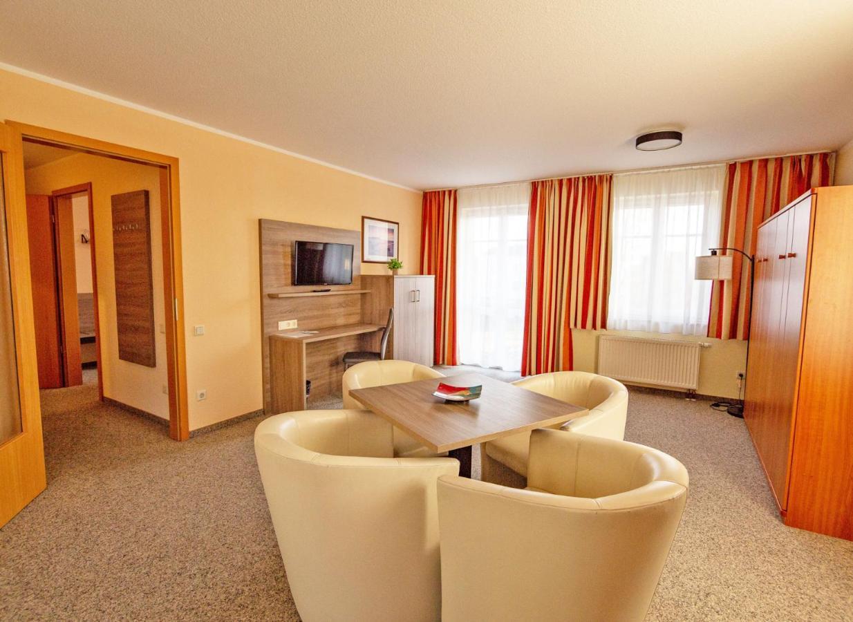 Hotel Zur Sonne Waren  Esterno foto